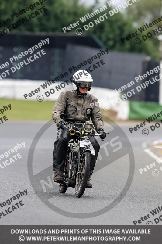 Vintage motorcycle club;eventdigitalimages;mallory park;mallory park trackday photographs;no limits trackdays;peter wileman photography;trackday digital images;trackday photos;vmcc festival 1000 bikes photographs